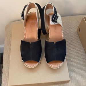 Shoes are like brand new, worn for 3 hours tops !